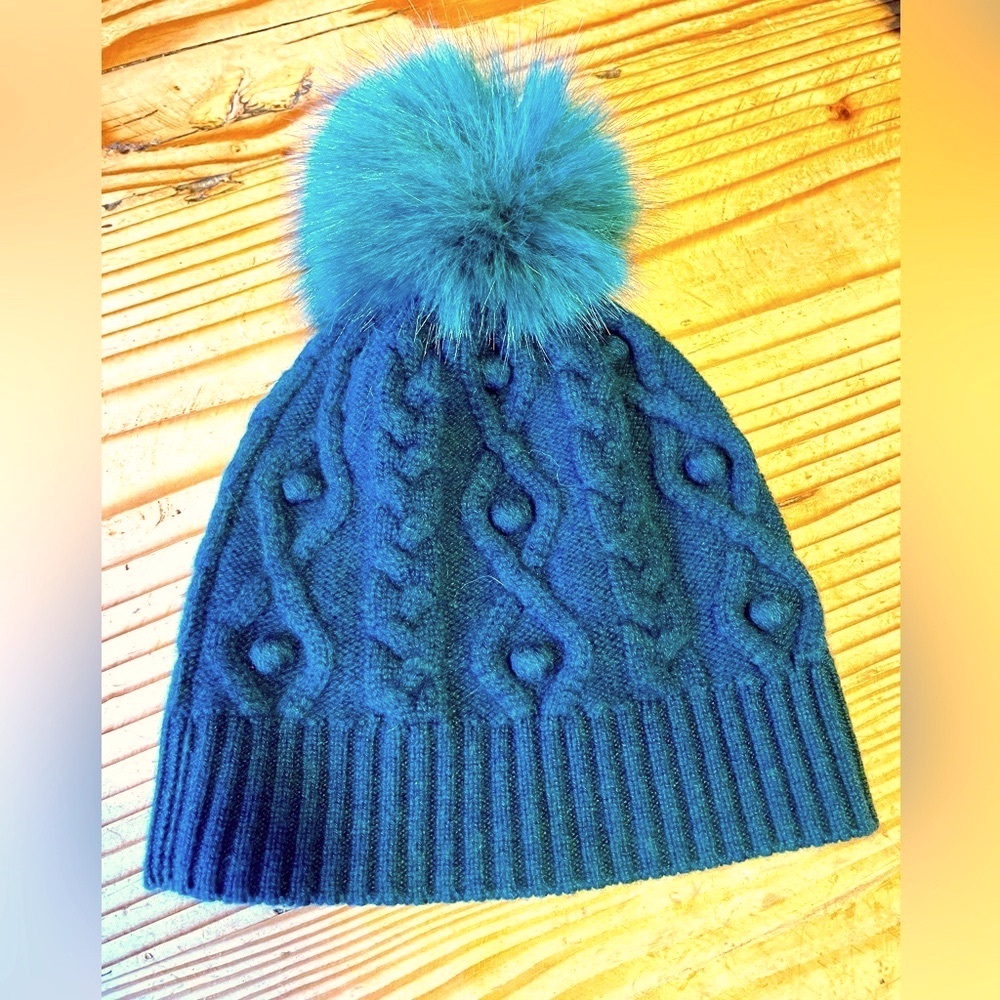 NWT Kinross Cashmere Cable Hat.